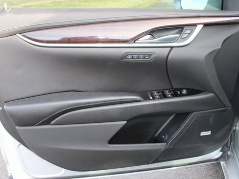 Used 2016 Cadillac XTS Luxury image 10