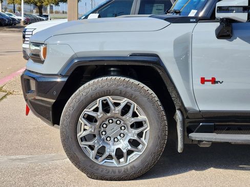 Used 2025 GMC Hummer EV 3X w/ LPO, Sport Package image 9