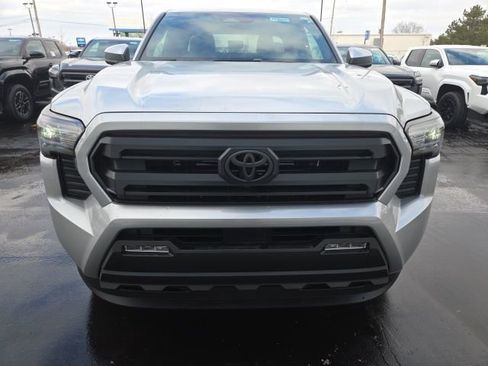 Used 2025 Toyota Tacoma SR5 image 2
