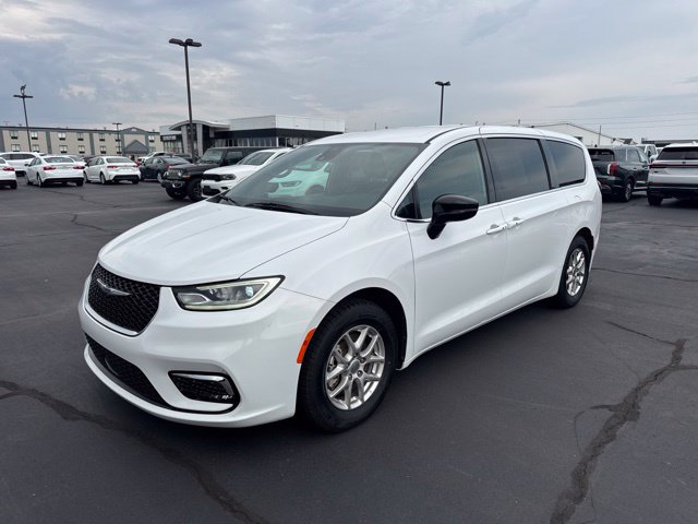Used 2025 Chrysler Pacifica Select FWD image 9