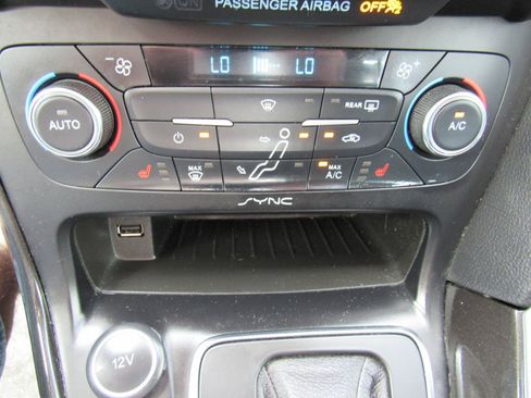 Used 2017 Ford Focus Titanium FWD image 24
