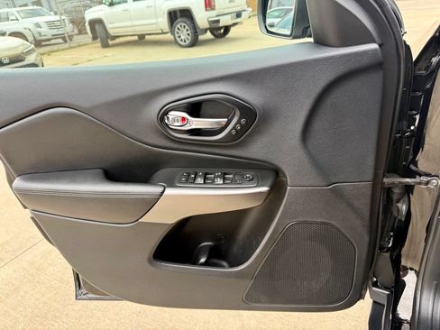 Used 2020 Jeep Cherokee Limited AWD/4WD image 26
