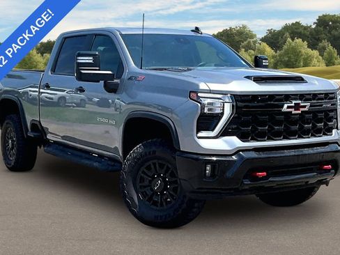 Used 2025 Chevrolet Silverado 2500 ZR2 w/ Technology Package AWD/4WD image 2