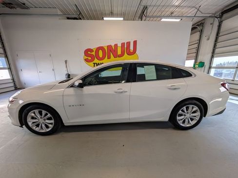 Used 2022 Chevrolet Malibu LT FWD image 2