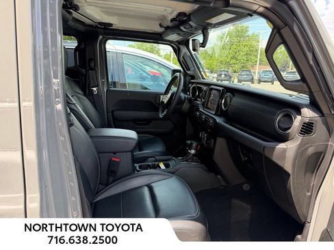 Used 2023 Jeep Wrangler Unlimited Sahara w/ Cold Weather Group AWD/4WD image 10