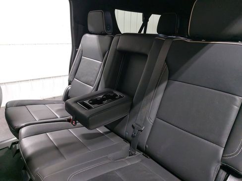 Used 2024 GMC Yukon XL SLT image 14