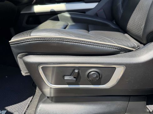 Used 2019 RAM 1500 Laramie AWD/4WD image 18