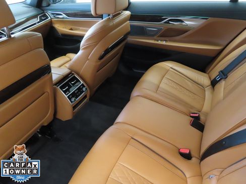 Used 2022 BMW 750i xDrive w/ M Sport Package image 25