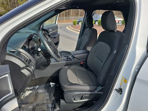 Used 2018 Ford Explorer XLT image 15