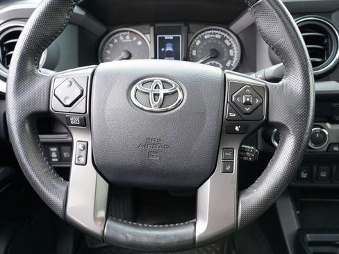 Used 2019 Toyota Tacoma TRD Off-Road image 24
