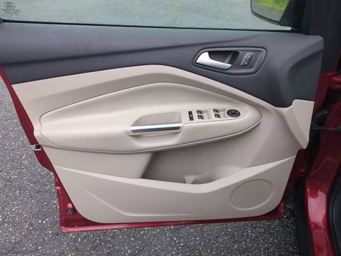 Used 2017 Ford Escape SE w/ SE Leather Comfort Package FWD image 12