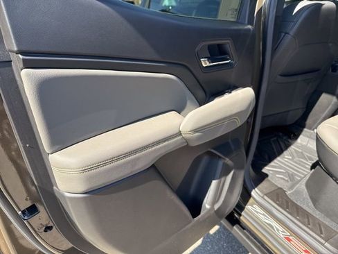 Used 2025 Chevrolet Colorado ZR2 w/ Technology Package AWD/4WD image 12