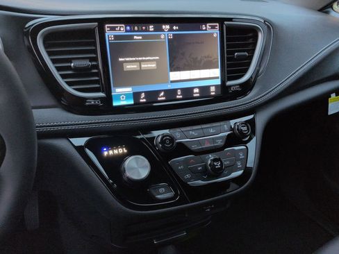 New 2026 Chrysler Pacifica Select w/ S Appearance Package image 14