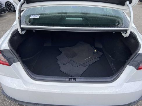 Used 2025 Toyota Camry SE w/ Convenience Package FWD image 9