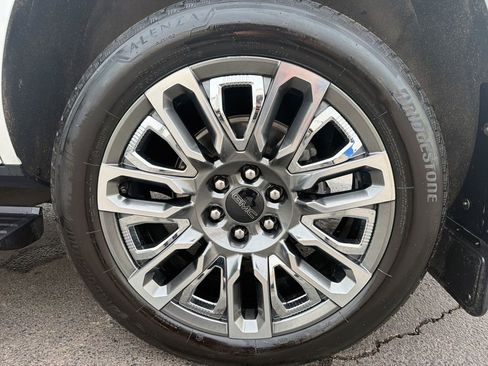 Used 2024 GMC Yukon Denali Ultimate AWD/4WD image 45