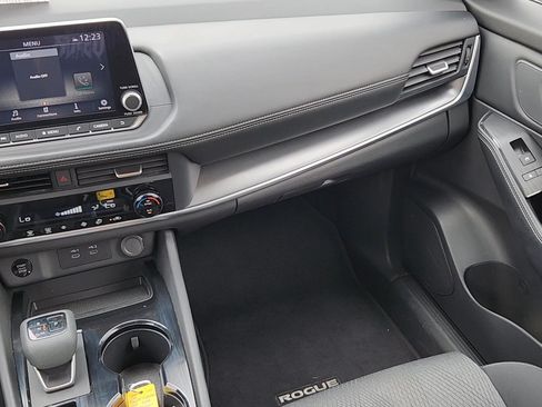 Used 2025 Nissan Rogue SV AWD/4WD image 6