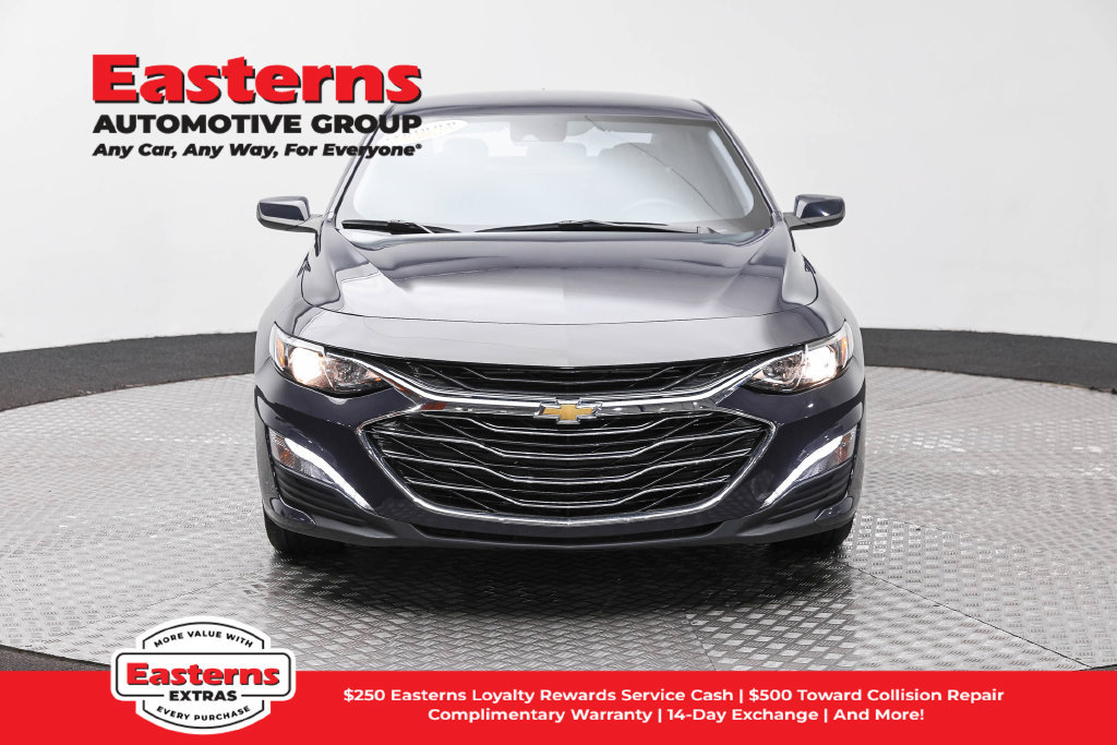 Used 2025 Chevrolet Malibu LT FWD image 3