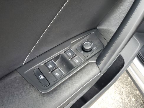 Used 2022 Volkswagen Tiguan SE R-Line image 22