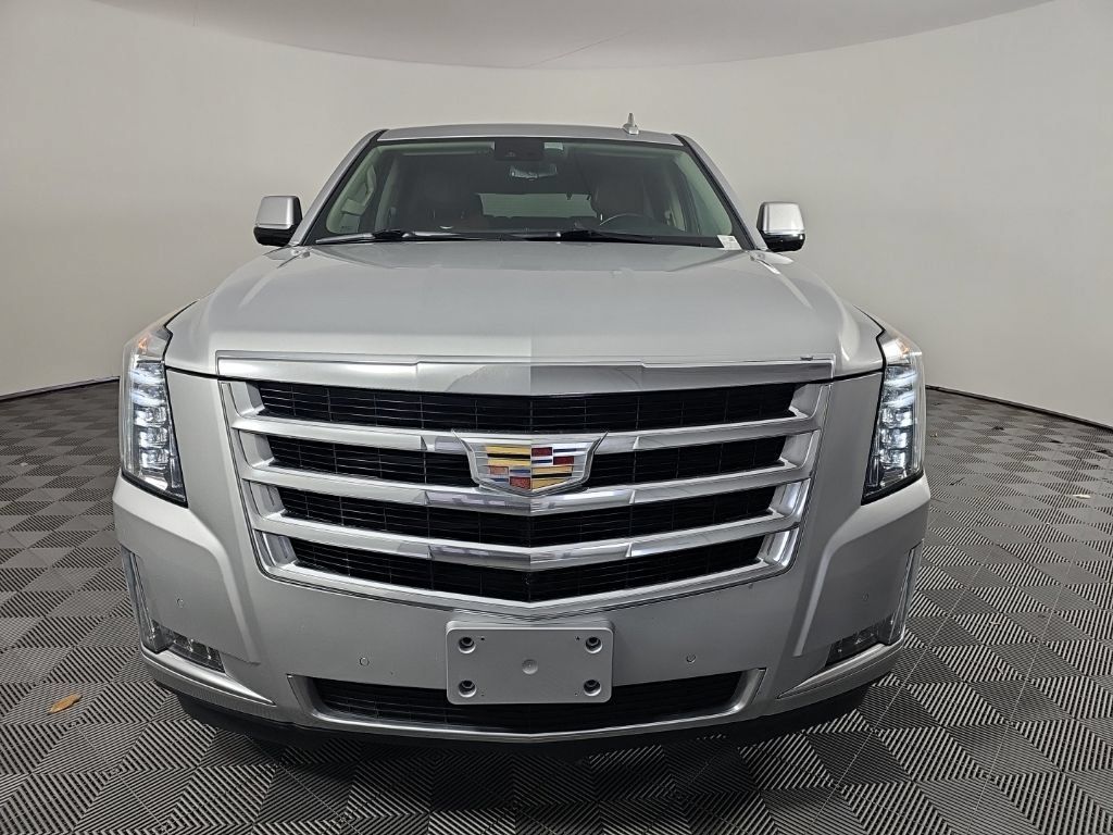 Used 2020 Cadillac Escalade Luxury RWD image 3