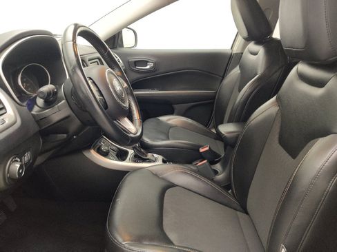 Used 2018 Jeep Compass Latitude AWD/4WD image 17