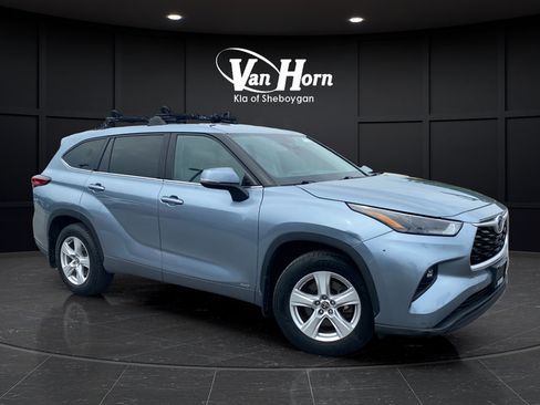 Used 2022 Toyota Highlander LE AWD/4WD image 1