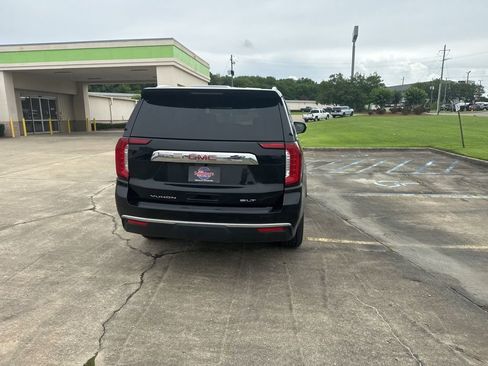 Used 2023 GMC Yukon SLT AWD/4WD image 16