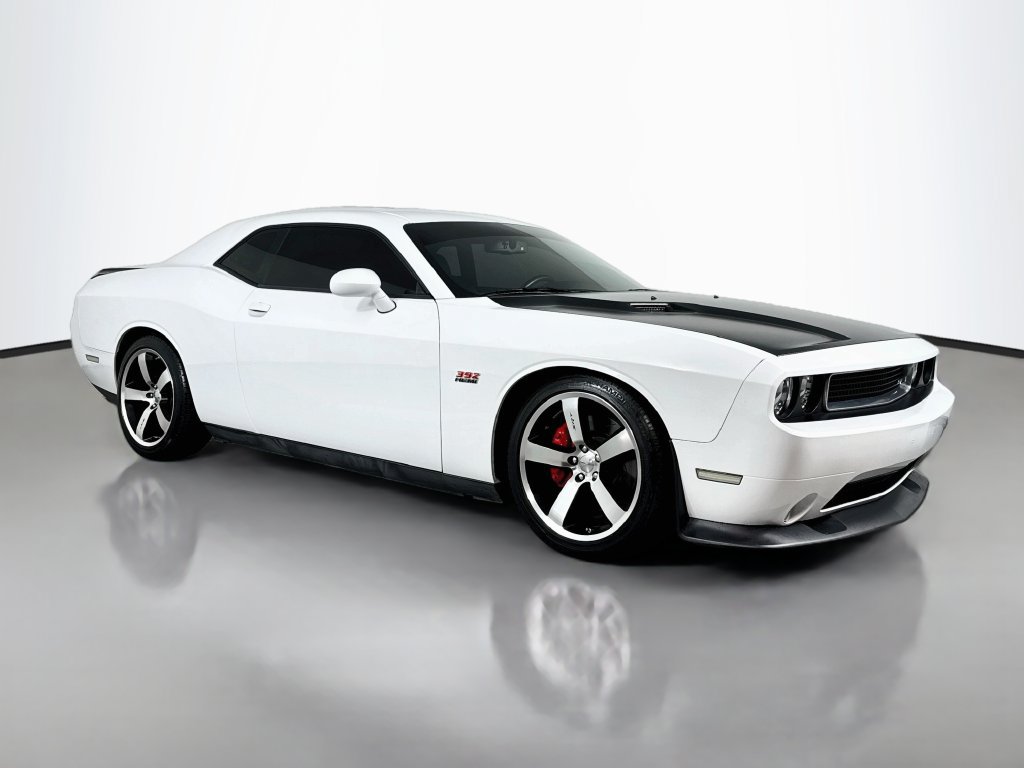 Used 2014 Dodge Challenger SRT8 w/ Harman/Kardon Audio Group RWD image 4