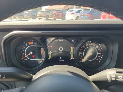Used 2025 Jeep Wrangler Unlimited Rubicon AWD/4WD image 18