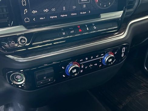 Used 2025 GMC Sierra 2500 SLE w/ Preferred Package AWD/4WD image 18