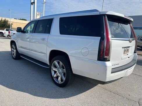 Used 2019 Cadillac Escalade ESV Luxury AWD/4WD image 4