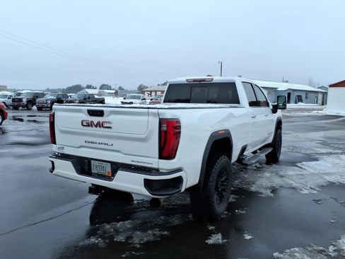 Used 2024 GMC Sierra 3500 Denali image 6