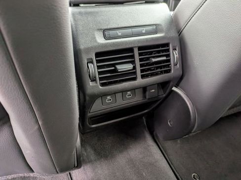 Used 2024 Land Rover Discovery Sport Dynamic SE image 35