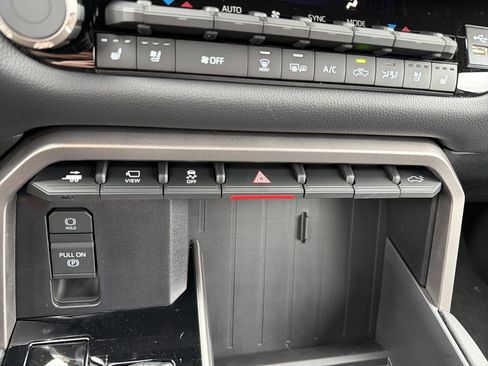 New 2026 Toyota Tundra Limited AWD/4WD image 25