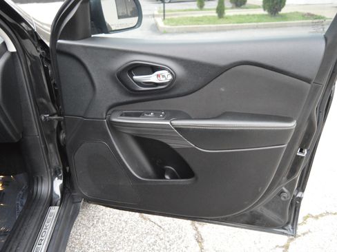 Used 2015 Jeep Cherokee Latitude image 20