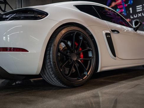 Used 2020 Porsche 718 Cayman GT4 image 19