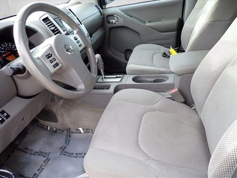 Used 2018 Nissan Frontier SV image 10