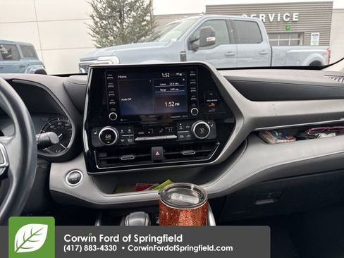 Used 2021 Toyota Highlander XLE image 16