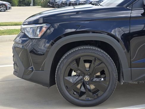 New 2026 Volkswagen Taos SE FWD image 6