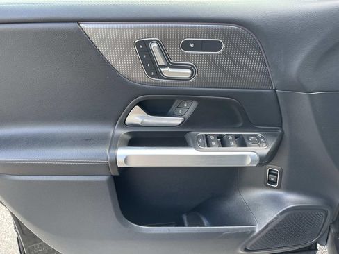 Used 2022 Mercedes-Benz GLB 250 image 29