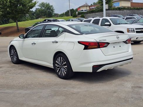 Used 2025 Nissan Altima 2.5 SV FWD image 11