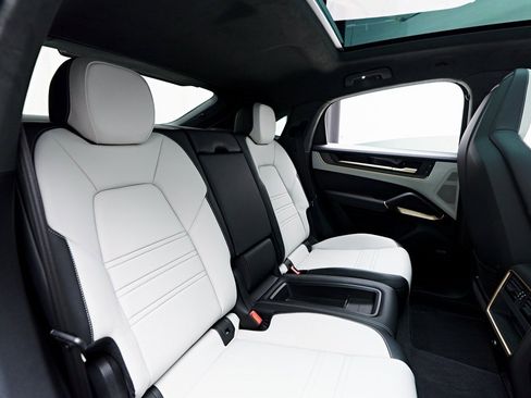 Used 2025 Porsche Cayenne GTS image 50