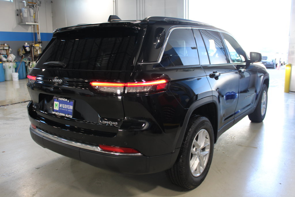 Used 2023 Jeep Grand Cherokee Laredo w/ Luxury Tech Group I AWD/4WD image 27