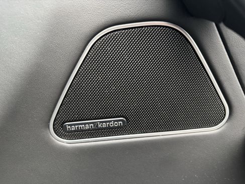 Used 2017 Maserati Levante S image 27