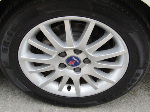 Used 2008 Saab 9-3 2.0T w/ Moonroof Package FWD image 27