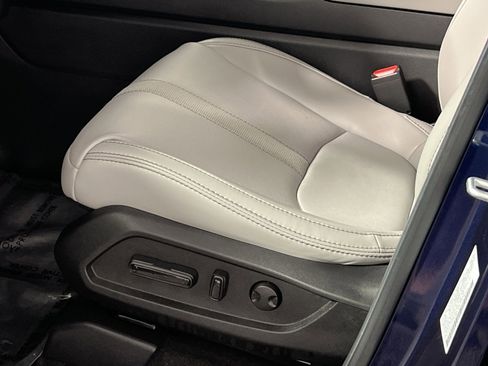 Used 2025 Honda Pilot Touring image 15