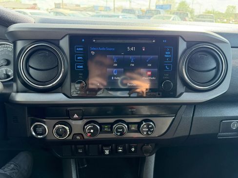 Used 2019 Toyota Tacoma TRD Off-Road image 16