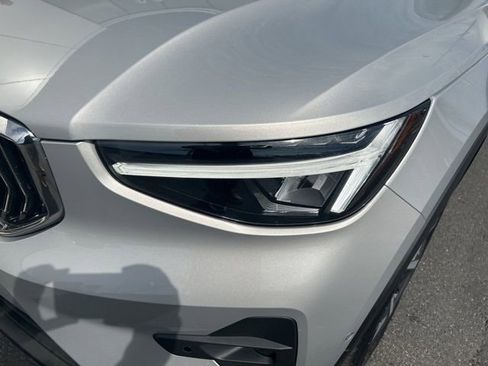 Certified 2025 Volvo XC40 B5 Plus AWD/4WD image 8