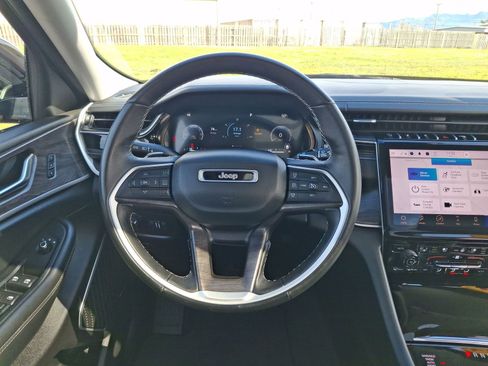 Used 2022 Jeep Grand Cherokee L Limited w/ Luxury Tech Group II image 10