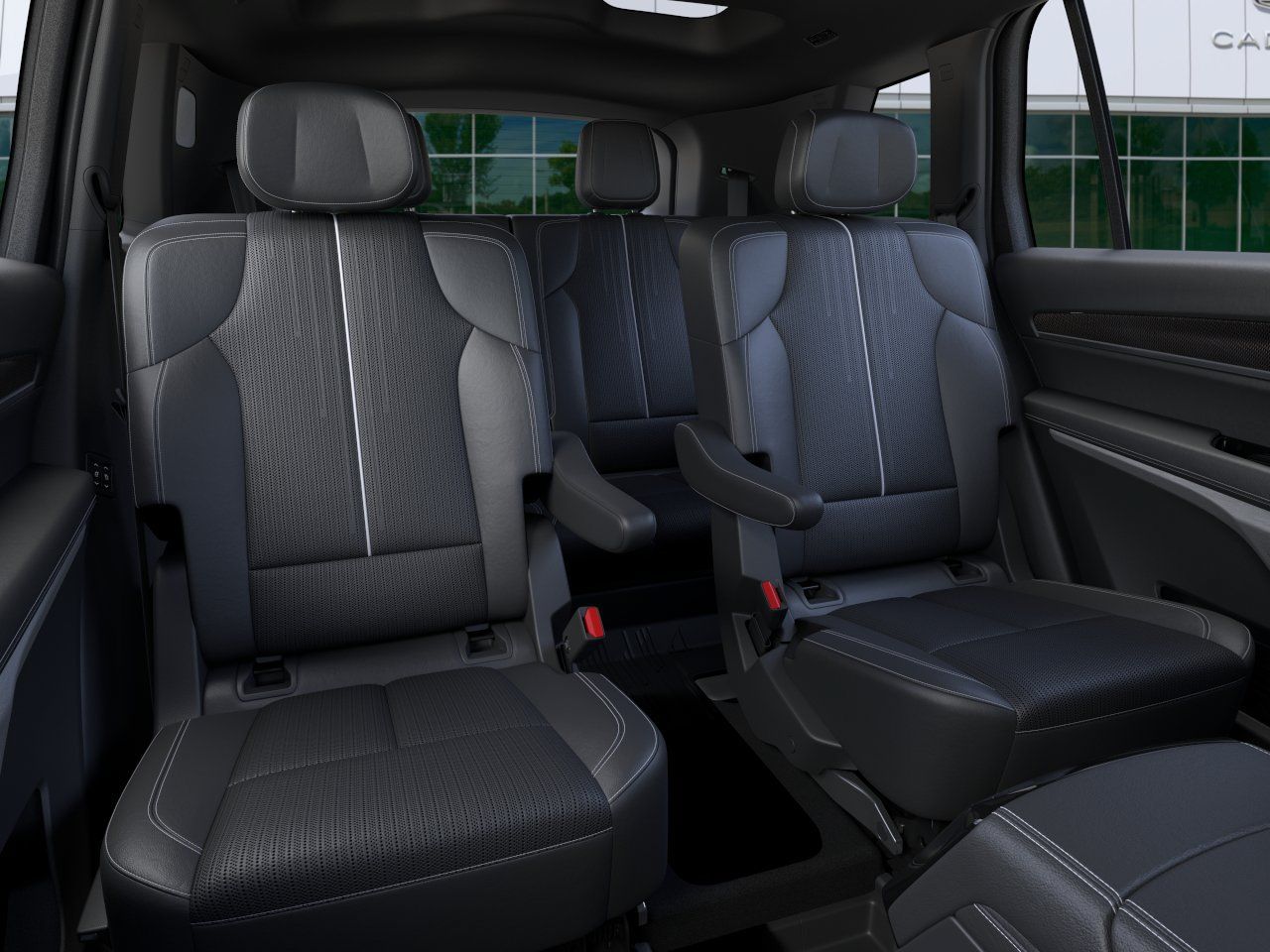 New 2027 Cadillac Vistiq Sport w/ LPO, Floor Liner Package AWD/4WD image 17