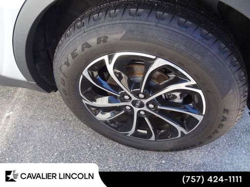 Used 2026 Lincoln Nautilus Premier AWD/4WD image 10